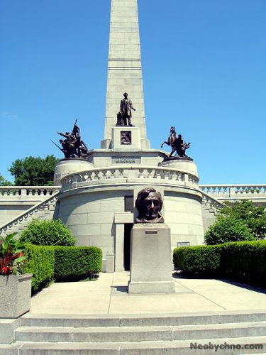 Монумент Линкольну