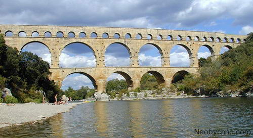 акведук Пон-дю-Гар