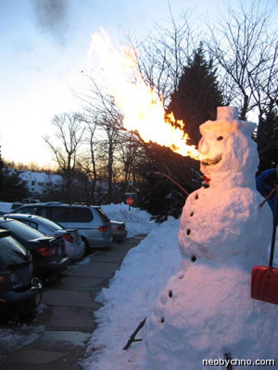 Снеговик с огнеметом