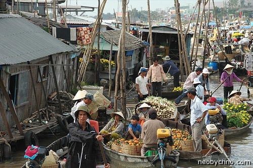 Вьетнамский базар на воде