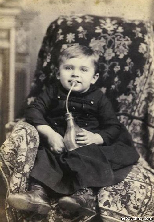 Металлическая детская бутылочка 19 века
