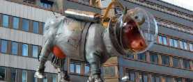 Скульптуры и памятники быкам и коровам